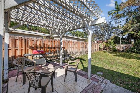 131 SW 7th Terrace Hallandale Beach FL 33009