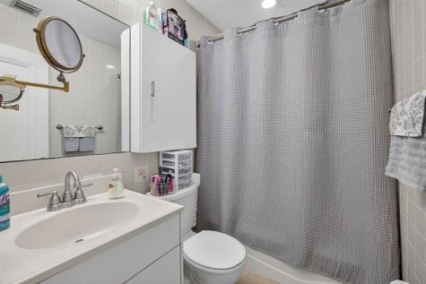 131 SW 7th Terrace Hallandale Beach FL 33009