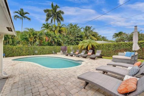 1245 NE 17th Way Fort Lauderdale FL 33304