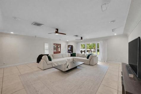 3999 NE 15th Avenue Oakland Park FL 33334