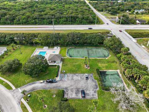 5250 E 1st Square Vero Beach FL 32968