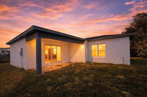 5520 SW 25th Court West Park FL 33023