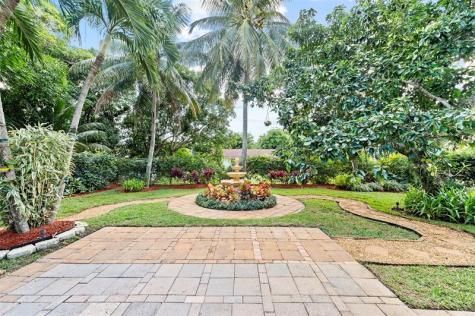946 Alamanda Road West Palm Beach FL 33405