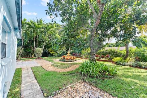 946 Alamanda Road West Palm Beach FL 33405