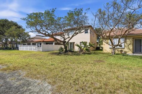 1211 NE 40th Road Homestead FL 33033