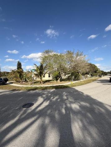 311 SW 79th Terrace North Lauderdale FL 33068