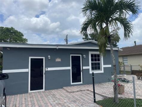 2215 NW 9th Court Fort Lauderdale FL 33311