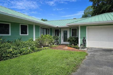 480 38TH Court Vero Beach FL 32968