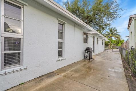 5715 Garfield Street Hollywood FL 33021