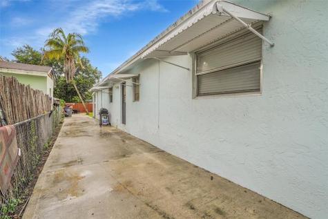 5715 Garfield Street Hollywood FL 33021