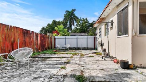 3446 NW 17 Street Miami FL 33125