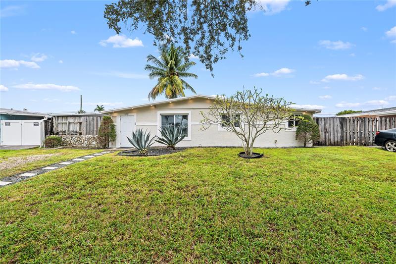 5721 SW 38th Court Davie FL 33314