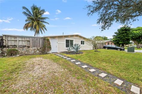 5721 SW 38th Court Davie FL 33314