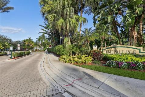 972 Azure Lane Weston FL 33326