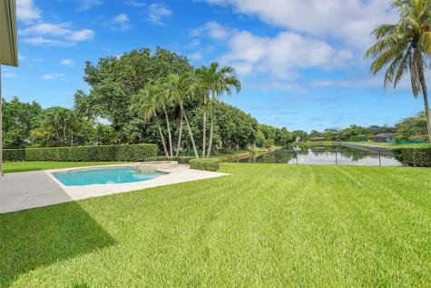 11001 SW 75th Court Pinecrest FL 33156