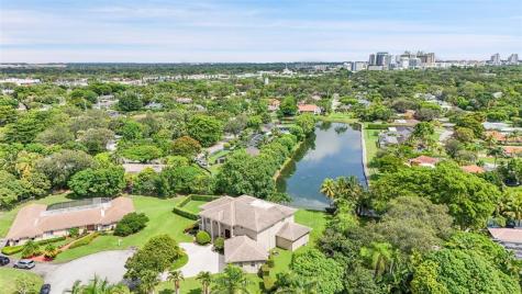 11001 SW 75th Court Pinecrest FL 33156