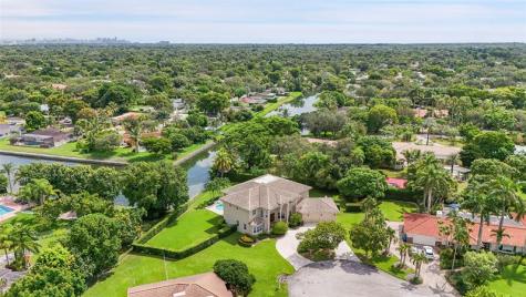 11001 SW 75th Court Pinecrest FL 33156