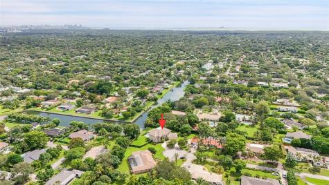 11001 SW 75th Court Pinecrest FL 33156