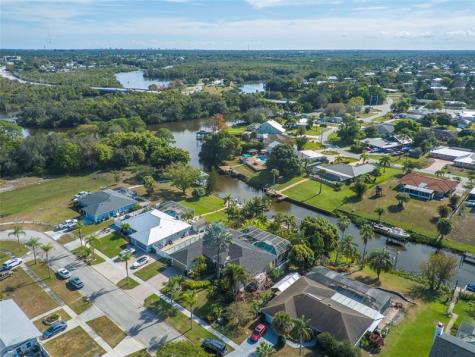 460 NE Cornwall Avenue Port St Lucie FL 34983