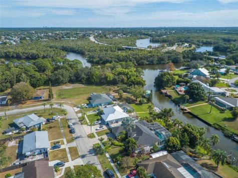 460 NE Cornwall Avenue Port St Lucie FL 34983