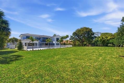 3716 Embassy Drive West Palm Beach FL 33401
