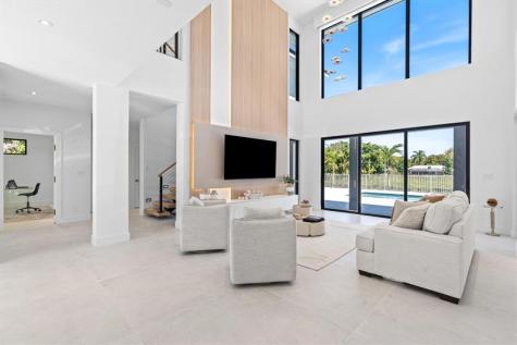 3716 Embassy Drive West Palm Beach FL 33401