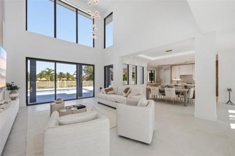 3716 Embassy Drive West Palm Beach FL 33401