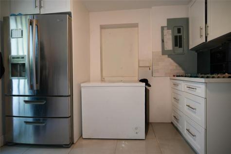 2340 NW 99th Terrace Miami FL 33147