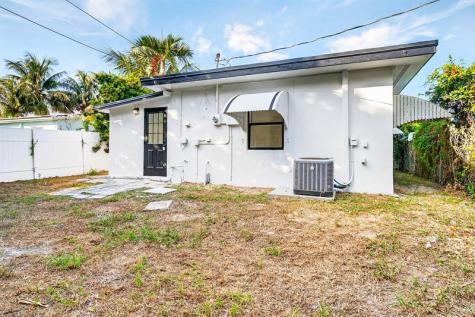 1214 Peak Road Lantana FL 33462