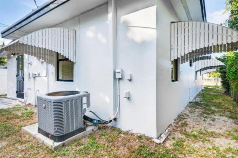 1214 Peak Road Lantana FL 33462
