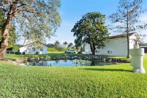 5702 SW 136 Avenue Southwest Ranches FL 33330