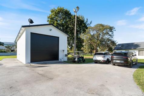 5702 SW 136 Avenue Southwest Ranches FL 33330