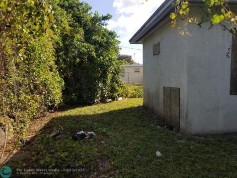 2605 NW 13th Court Fort Lauderdale FL 33311