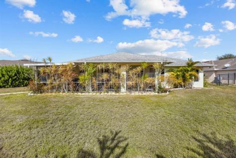 590 SW Lacroix Avenue Port St Lucie FL 34953