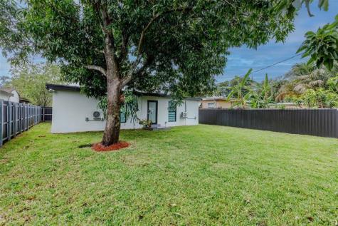 2633 NW Taft Street Hollywood FL 33020