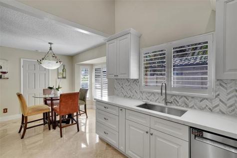 1581 NW 100th Way Plantation FL 33322