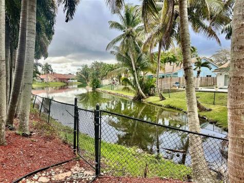 1581 NW 100th Way Plantation FL 33322
