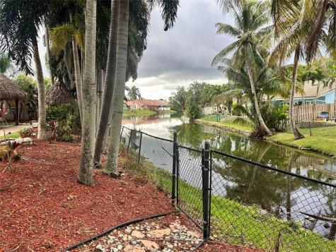 1581 NW 100th Way Plantation FL 33322