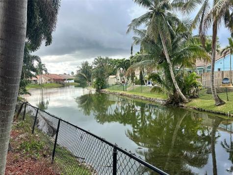 1581 NW 100th Way Plantation FL 33322
