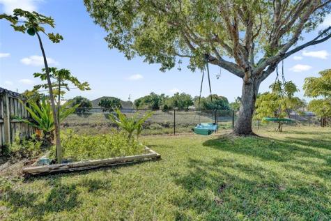 864 SW Java Avenue Port St Lucie FL 34953