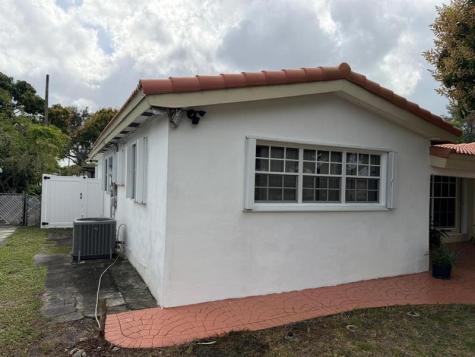 7928 N Juniper Street Miramar FL 33023