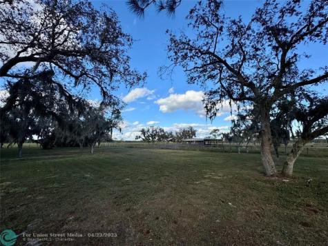 14151 E Center Street Okeechobee FL 34974