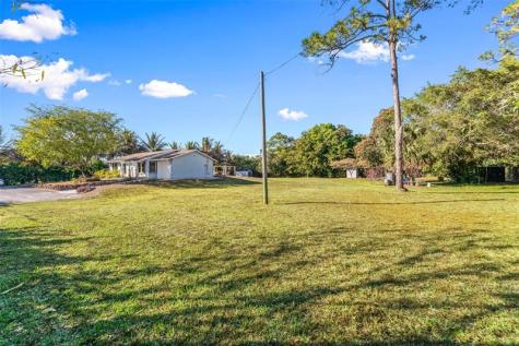 12895 Persimmon Boulevard The Acreage FL 33411