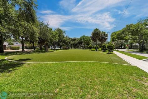 805 SE 10th Street Fort Lauderdale FL 33316