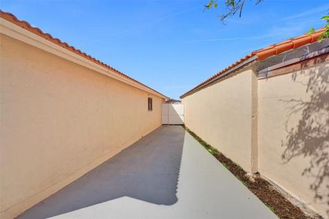 2614 W 65th Street Hialeah FL 33016