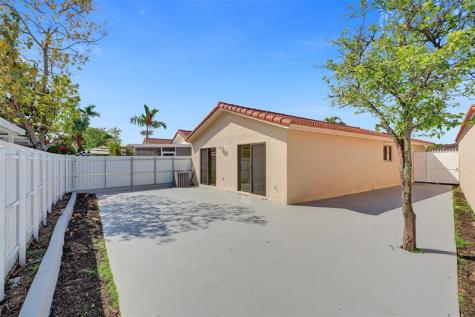2614 W 65th Street Hialeah FL 33016