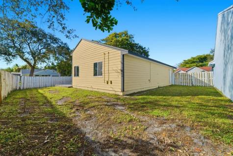 8666 SW 14th Street Pembroke Pines FL 33025