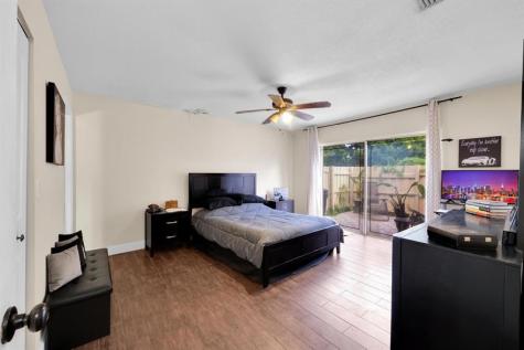 2259 Nova Village Drive Davie FL 33317