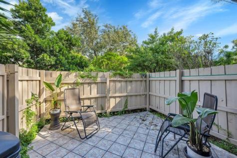 2259 Nova Village Drive Davie FL 33317