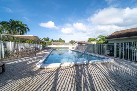 2259 Nova Village Drive Davie FL 33317